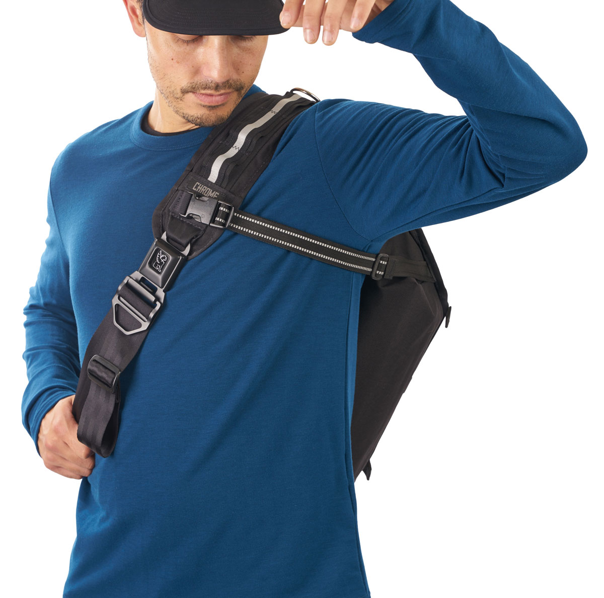 Chrome Industries Citizen Messenger Bag 22 L Umhängetasche Chrome_BG-002-Citizen_Messenger_OLBR-onbody2