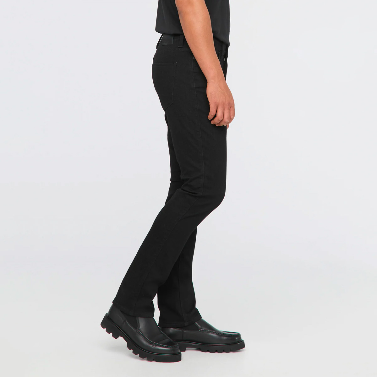 DUER Winter Tech Fleece Relaxed Fit Straight Jeans Herren Duer_Tech-Fleece-Denim-Relaxed-Taper---Black_Men_07