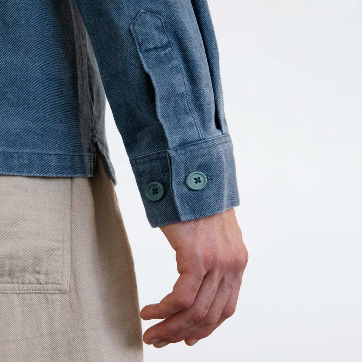 Rotholz Leisure Shirt Organic Cotton Unisex Hemd Biobaumwolle blau Rotholz Leisure Shirt Organic Cotton Unisex Hemd Biobaumwolle blau Model Detail Ärmel