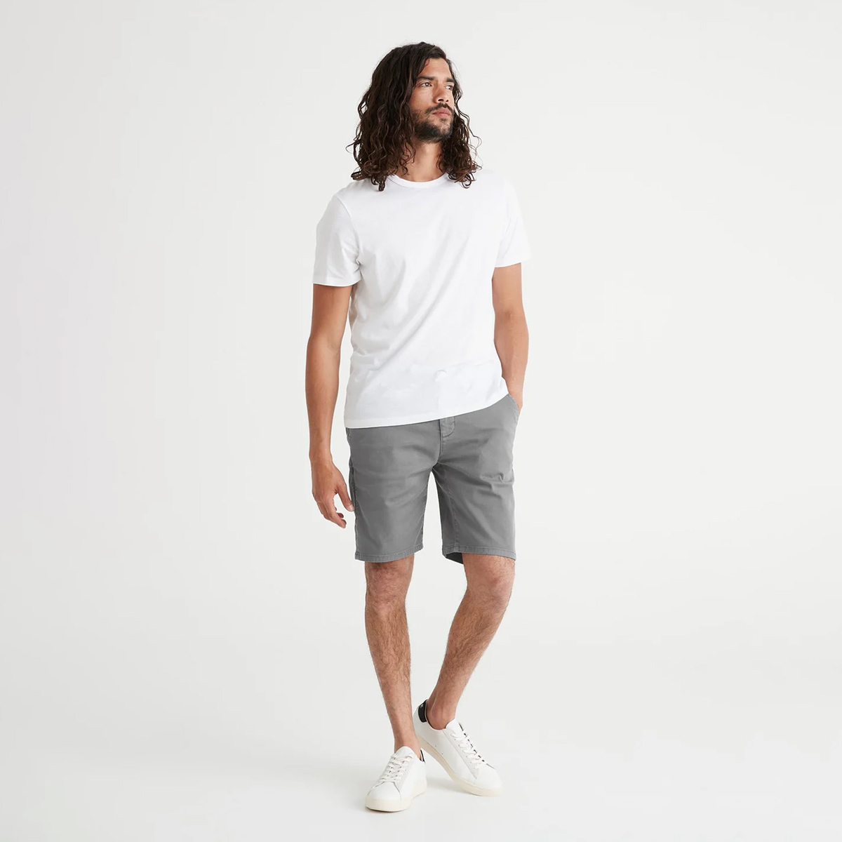 DUER Live Free Journey Shorts Men Männer Titanium Grau DUER Live Free Journey Shorts Men Männer Titanium Grau Model Studio von Vorne ganzkörper