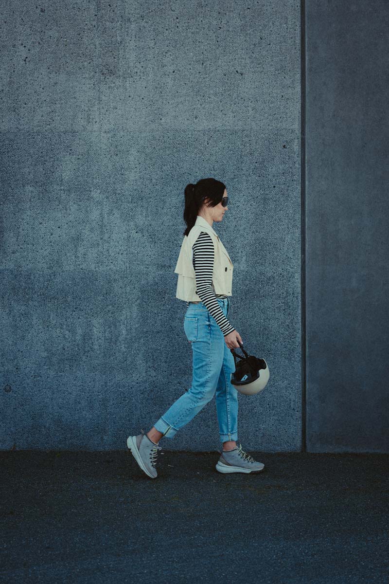 Satorisan Kiso Premium Mid Sneaker Damen 72dpi_0511_WWW-CHRISTOF-WOLF-COM_PaulPrediger_HW23MVdCGHmD8B8tQ, Bekleidung, Hosen, Jeans, Person, Fußgänger