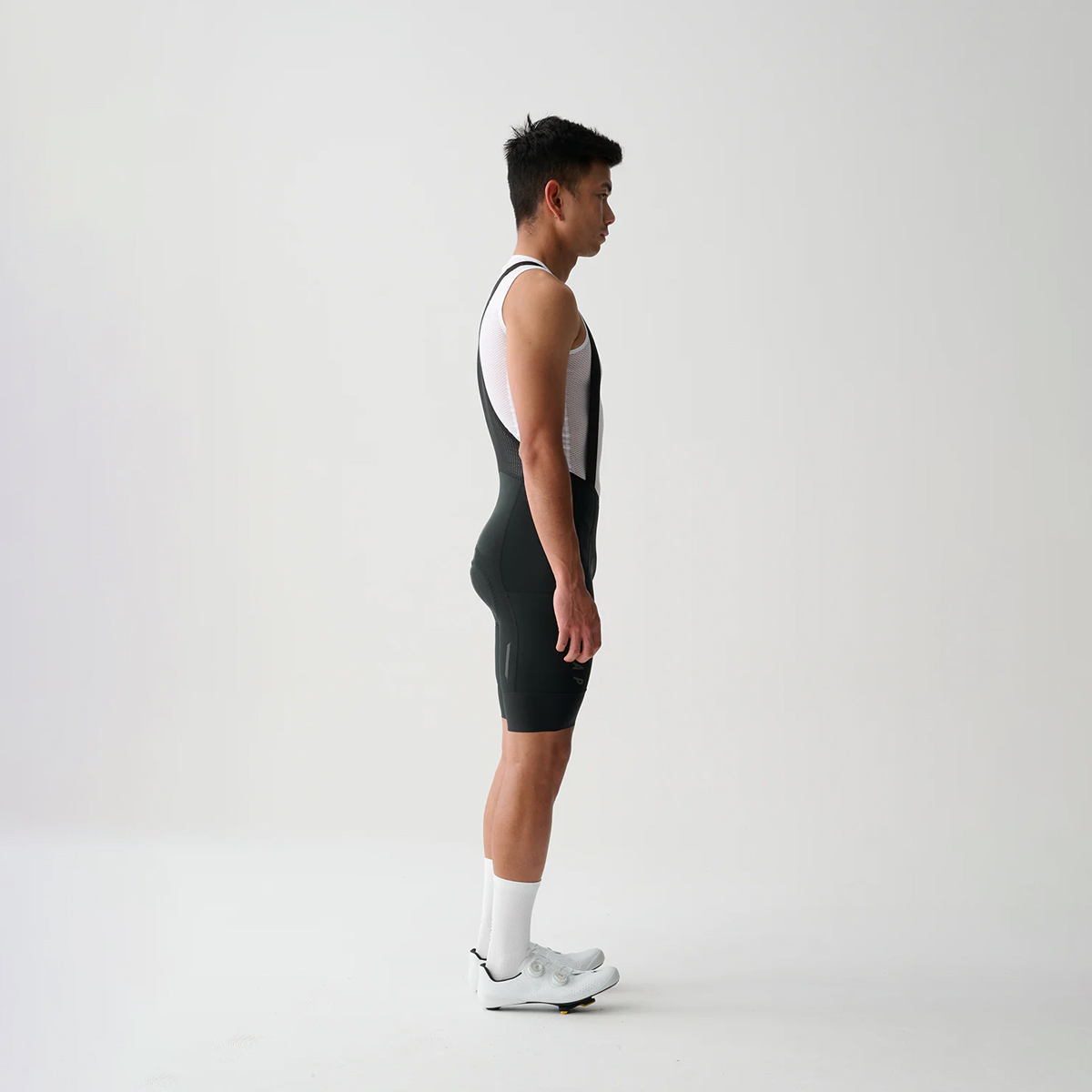 MAAP Team Bib Evo Cargo Herren Men Radhose black-black schwarz MAAP Team Bib Evo Cargo Herren Men Radhose black-black schwarz Model von der Seite
