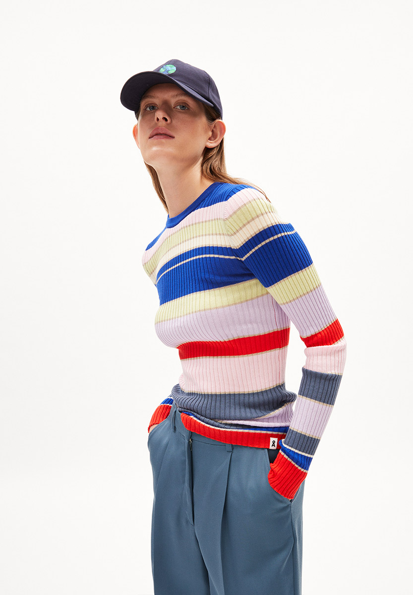 ARMEDANGELS Alaania College Strickpullover Damen AA_30006008_-ALAANIA-COLLEGE-STRIPE_dynamo-blue-red-alert_05