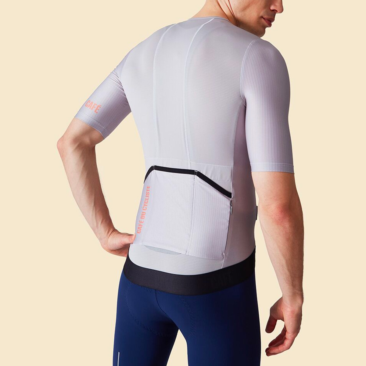 Café du Cycliste Olympe Radtrikot Herren Cafe-du-Cycliste-OLYMPE-Short-Sleeve-Jersey_Mountain-Fog_04