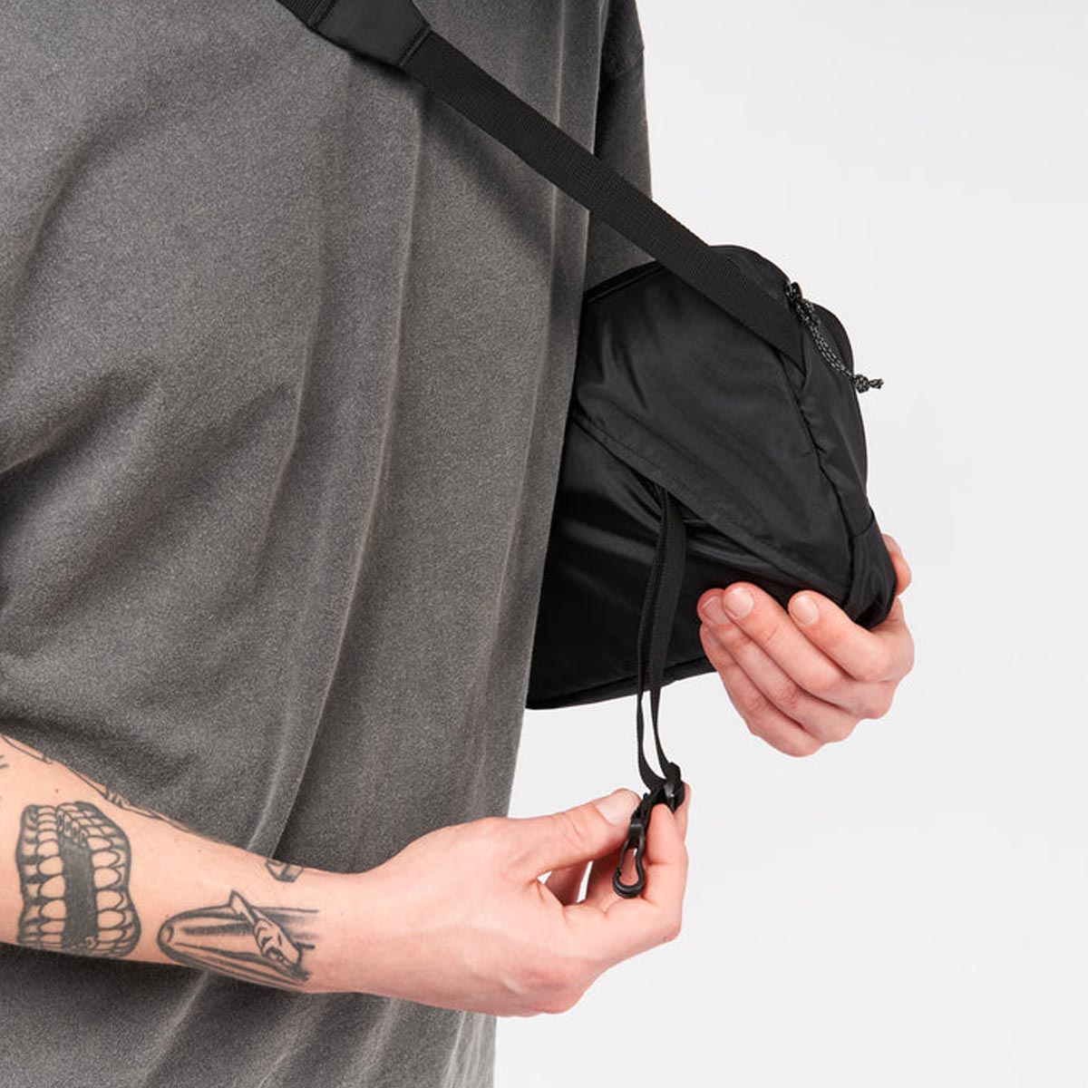 AEVOR Sacoche 4L Umhängetasche AEVOR_Sacoche-Bag_ripstop-black_04