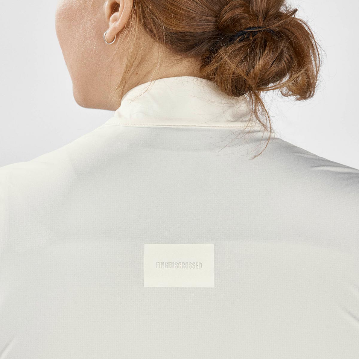 FINGERSCROSSED #ROAD WIND JACKET WOMEN Windjacke Regenjacke Radsport Damen antique cream weiss beige FINGERSCROSSED #ROAD WIND JACKET WOMEN Windjacke Regenjacke Radsport Damen antique cream weiss beige Model Kragen hinten