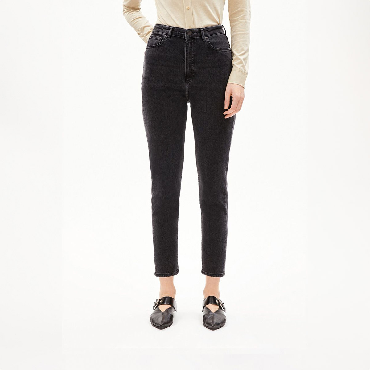 ARMEDANGELS Mairaa Comfort High Waist Tapered Jeans Damen Armed-Angels_MAIRAA-COMFORT_Jeans-Women_black-washed-authentic_04