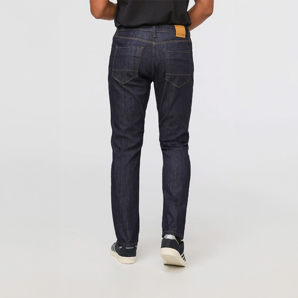 DUER Performance Relaxed Fit Taper Jeans Herren DU-FLR2001-38-34-BK_Performance-Denim-Relaxed-Taper-Jeans-Men_Heritage-Rinse_04
