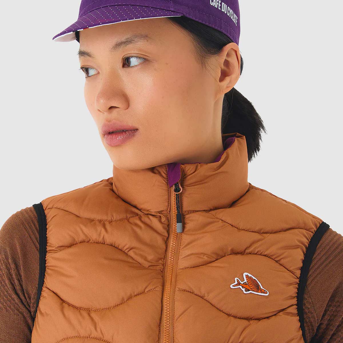 Alexia Weste Unisex Cafe-du-Cycliste_Alexia-Packable-Padded-Thermal-Gilet-Unisex_Cashew_07, Mantel, Weste, Jacke, Rettungsweste, Hut