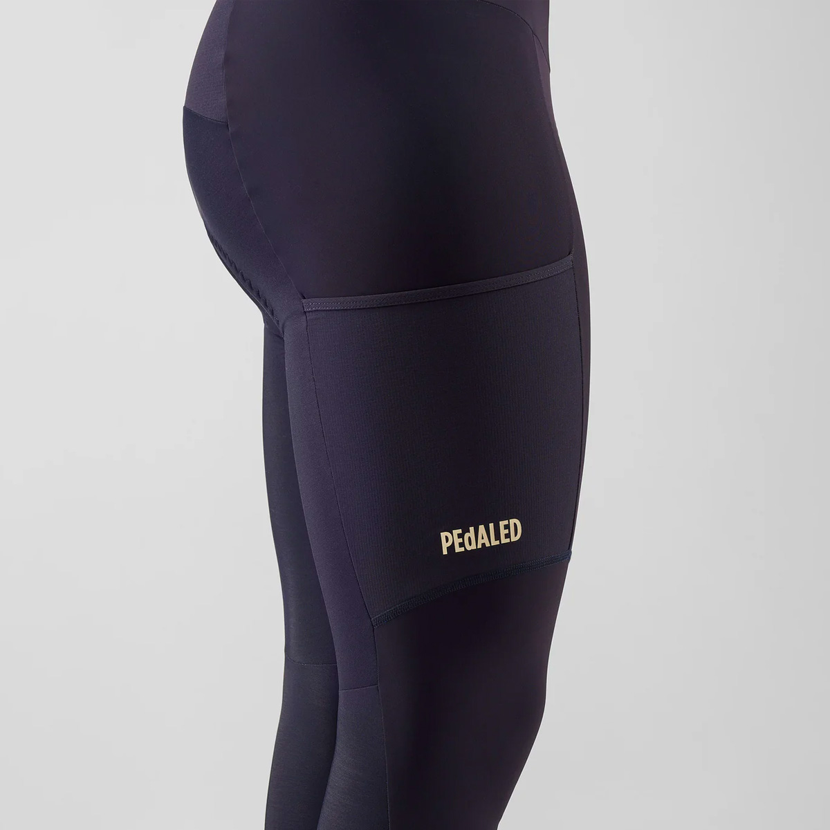 PEdALED Odyssey Cargo Lange Bib Fahrradhose Herren Pedaled_Odyssey-Tight-Men_Dark-Navy_06