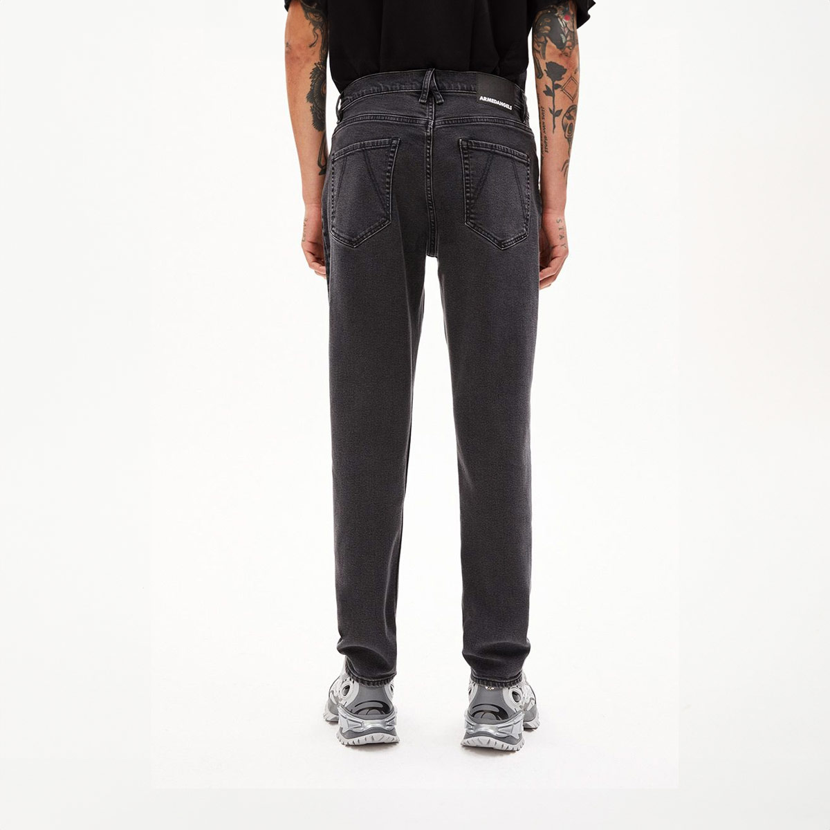 ARMEDANGELS Aarjo Tarpa Tapered Fit Jeans Herren Armedangels_AARJO-TARPA_Jeans_Men_Smoked_04