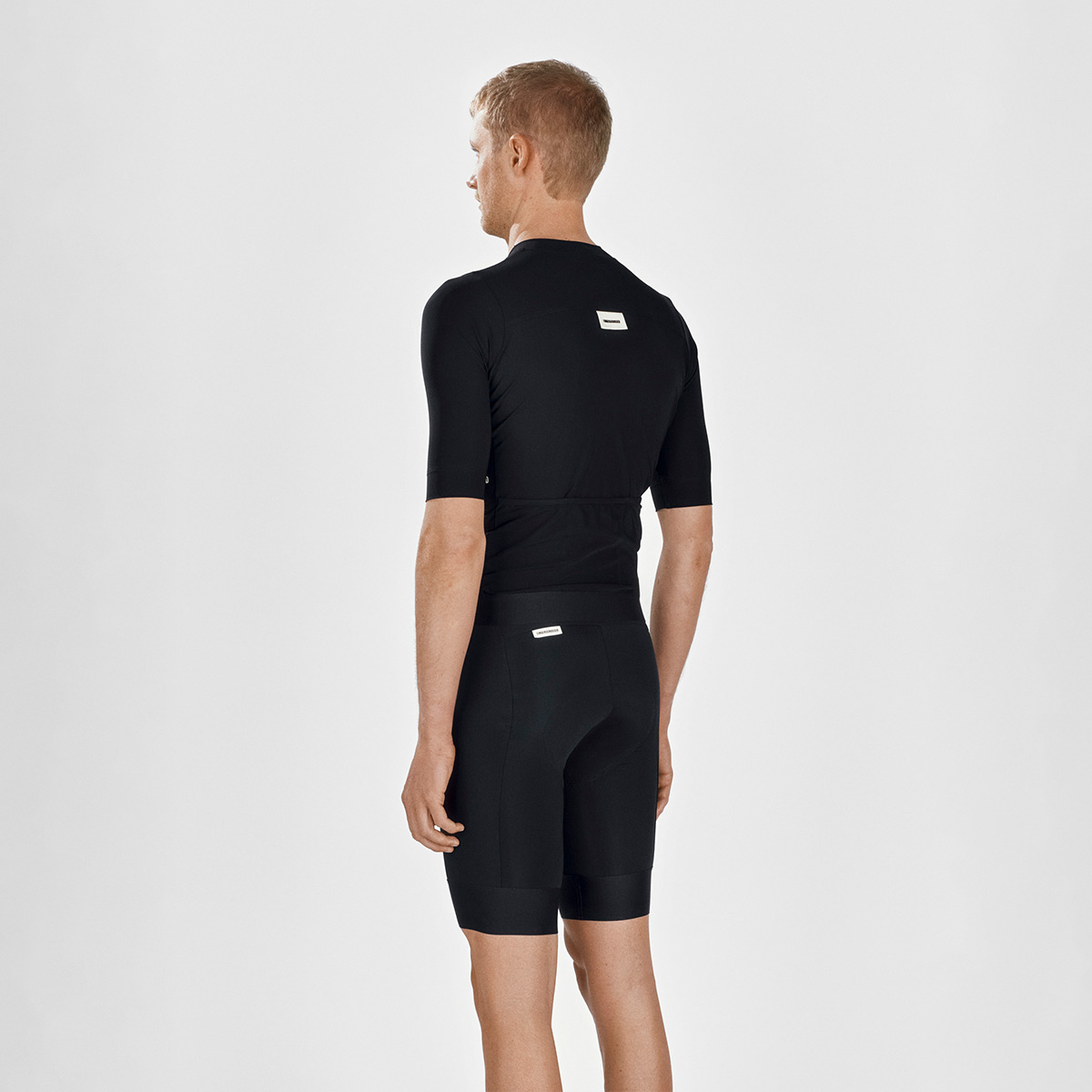 FINGERSCROSSED ROAD JERSEY MEN Fahrradtrikot Trikot Rennrad Männer kurzarm shortsleeve black schwarz FINGERSCROSSED ROAD JERSEY MEN Fahrradtrikot Trikot Rennrad Männer kurzarm shortsleeve black schwarz on Model hinten