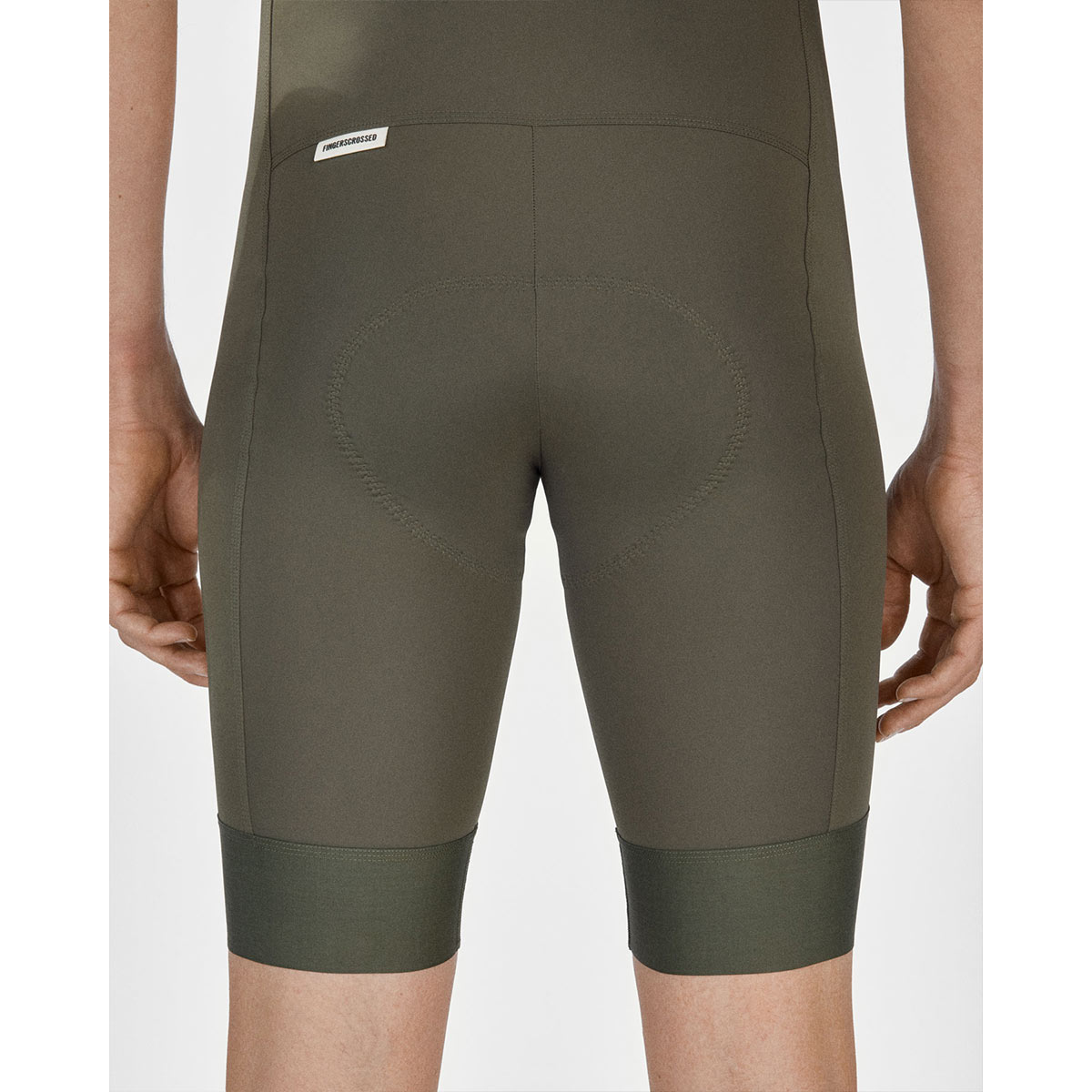 FINGERSCROSSED #ROAD BIB MEN Fahrradhose Rennradhose Männer Radsport olive FINGERSCROSSED #ROAD BIB MEN Fahrradhose Rennradhose Männer Radsport olive Detail hinten Polster Po