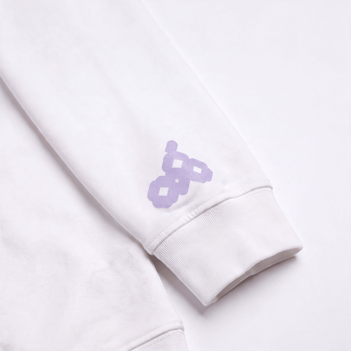 Hoodie, Longsleeve, Weiß, Lila Logo, Kragen/Ärmelabschluss?