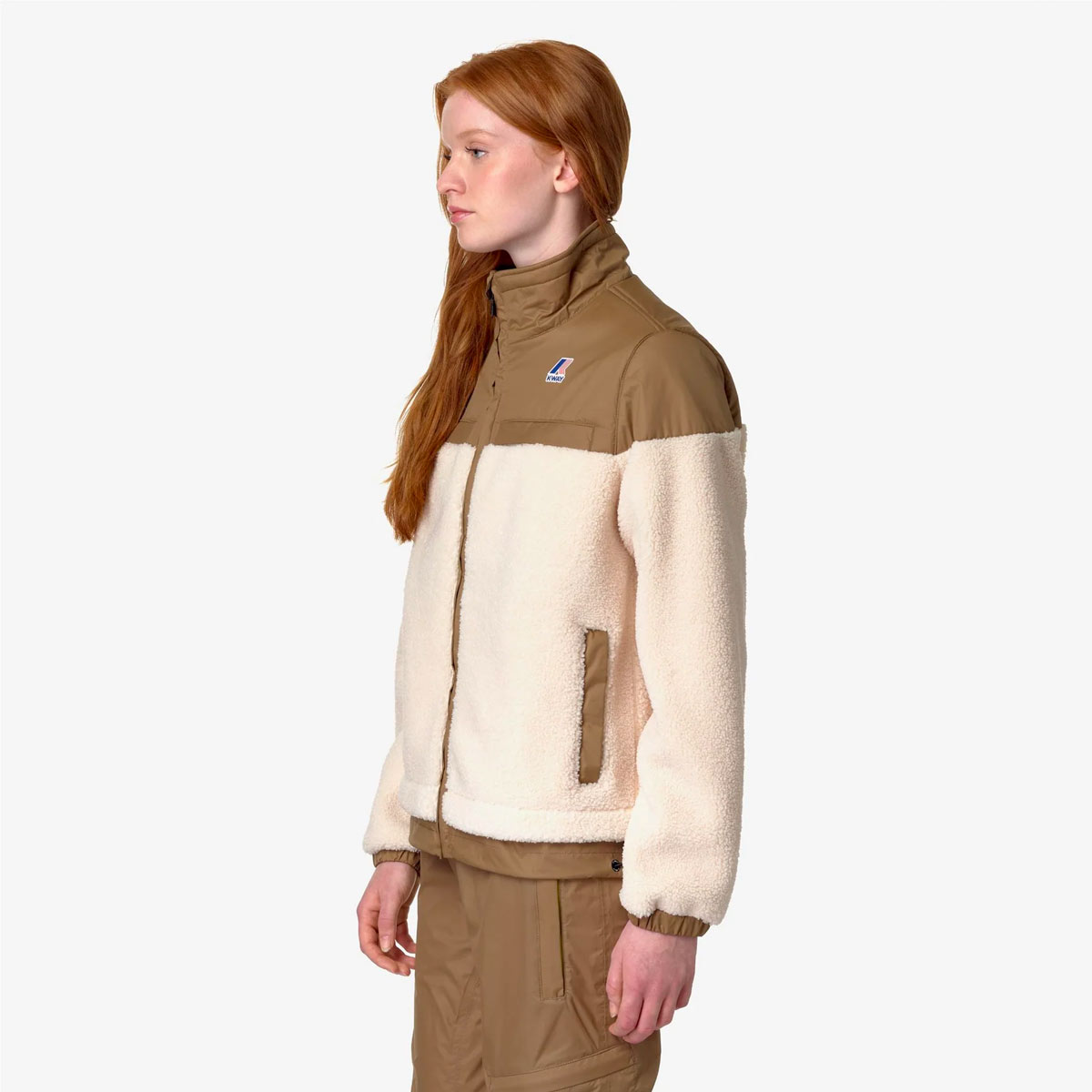 K-WAY Le Vrai 3.0 Jilde Orsetto Fleecejacke Unisex K-Way_Le-Vrai-3-0-Jildaz-Orsetto_Fleece_Windproof-Hoodie_ECRU-BROWN-CORDA_04, Mantel, Fleece, Jacke, Pullover, Person