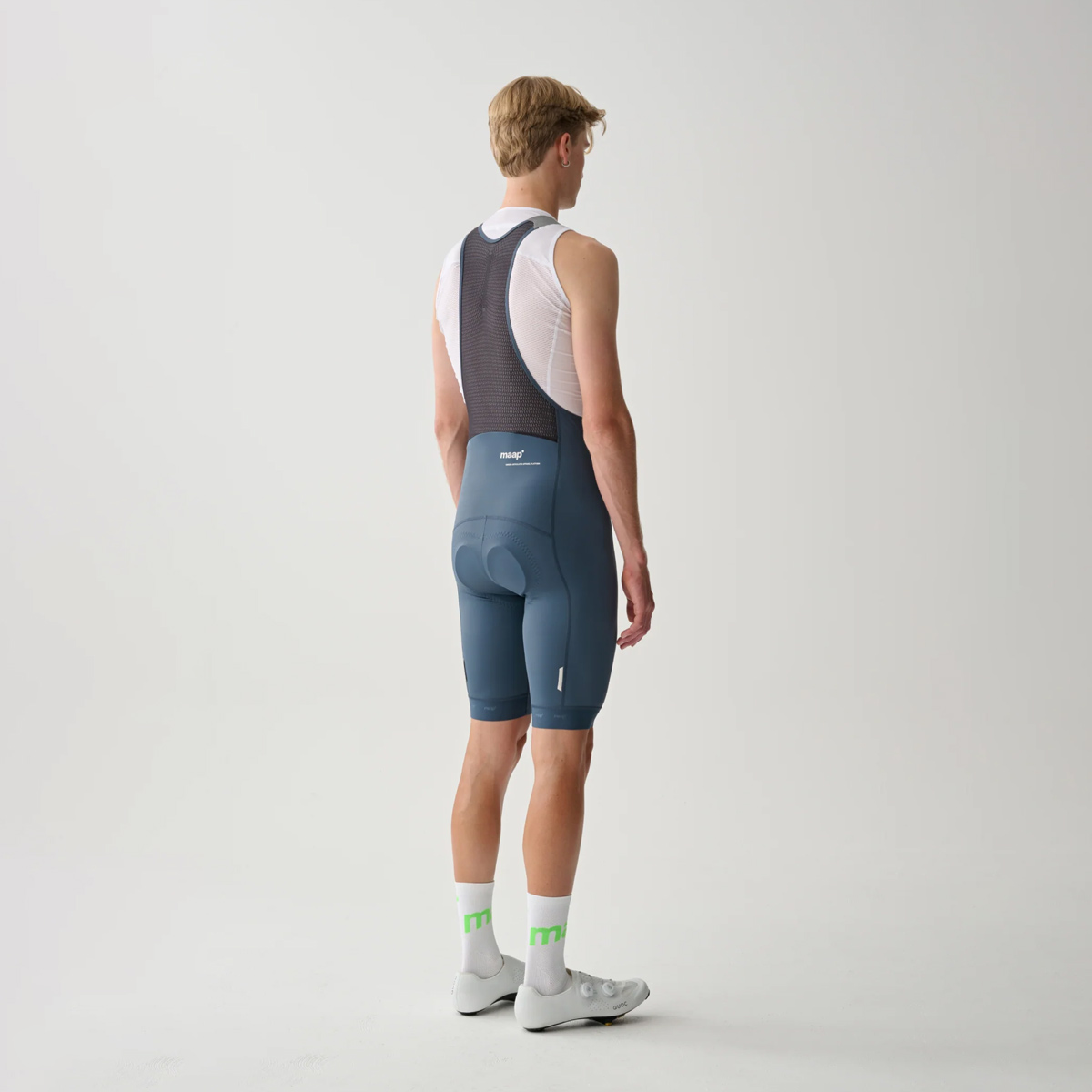 Maap Training Bib 3.0 Men Radsport Hose Midnight Blau Maap Training Bib 3.0 Men Radsport Hose Midnight Blau am Model ganzkörper von Hinten