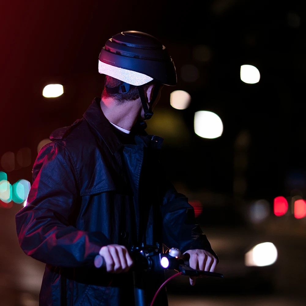 CLOSCA Loop Reflective Fahrrad Falthelm Closca-Loop-Reflective-graphite-on-body