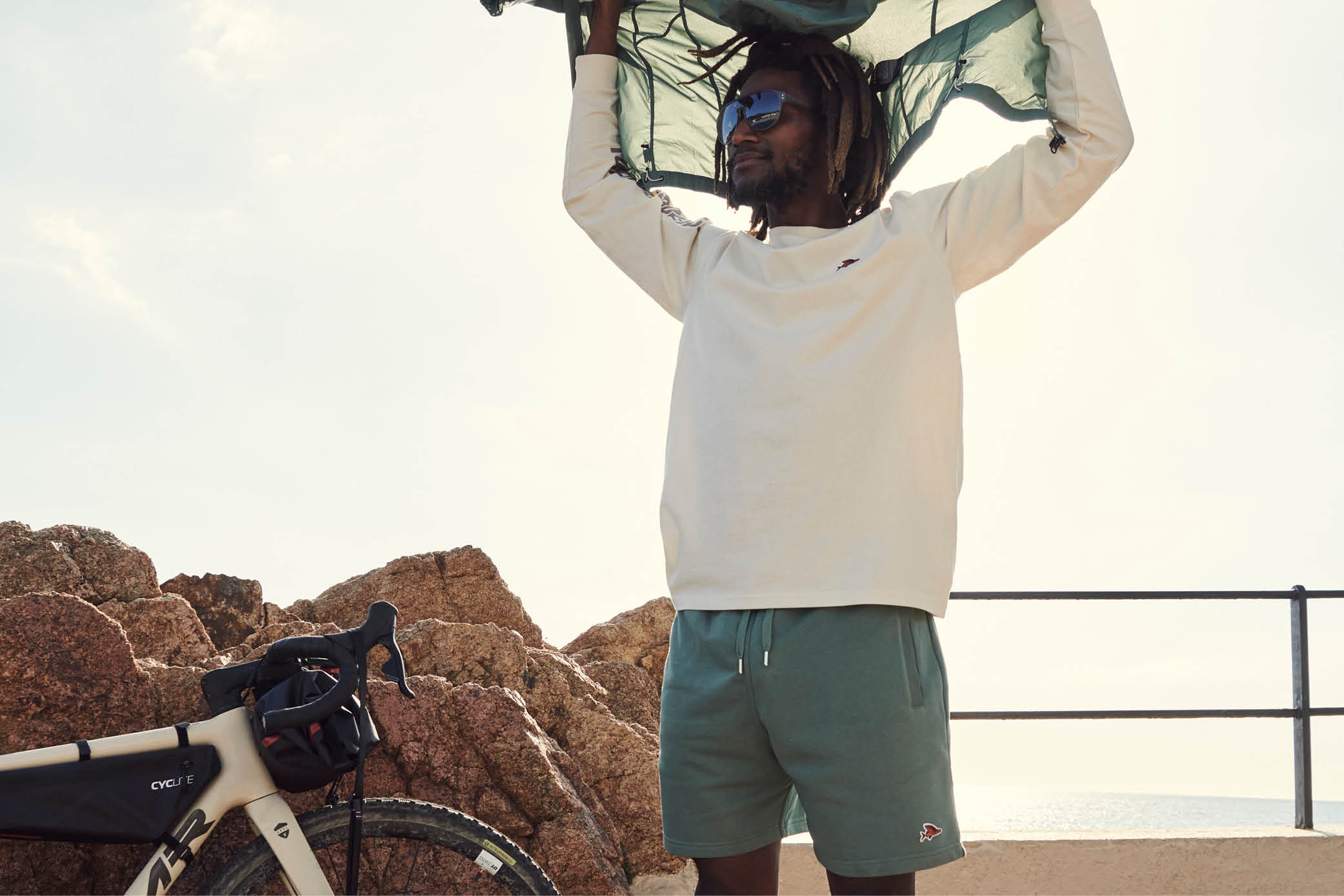 Café du Cycliste Maria Langarmshirt Unisex 240517_Outfits_Artikel20