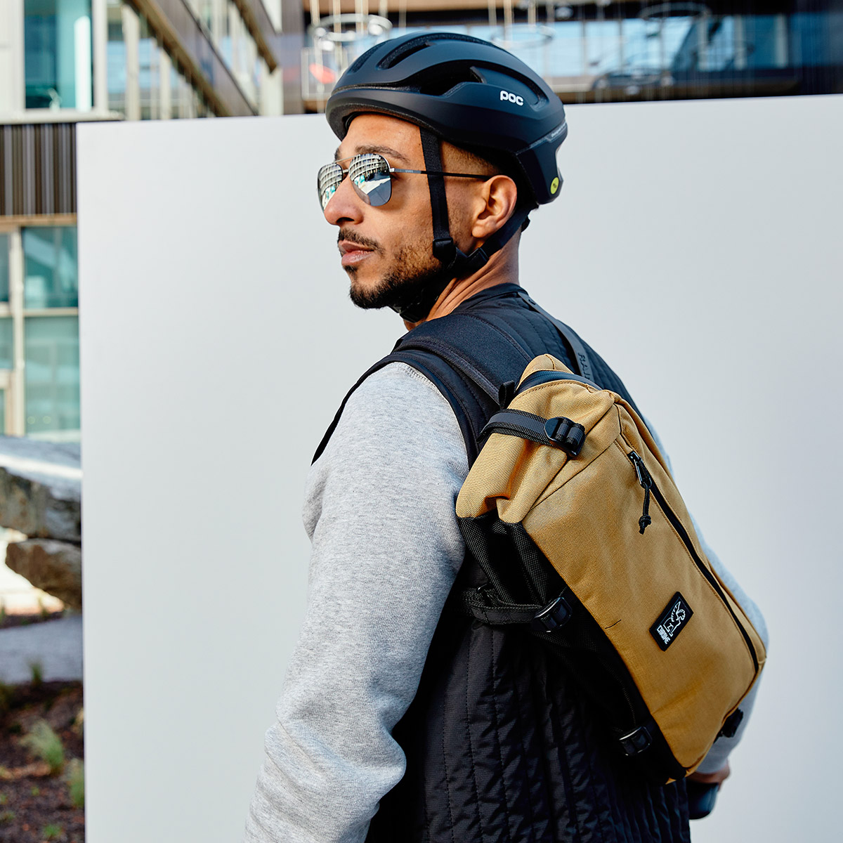 Chrome Industries Kadet Messenger Bag 9 L Crossbody Tasche outfit-annika-kadet-messenger-bag-chrome-industries-3