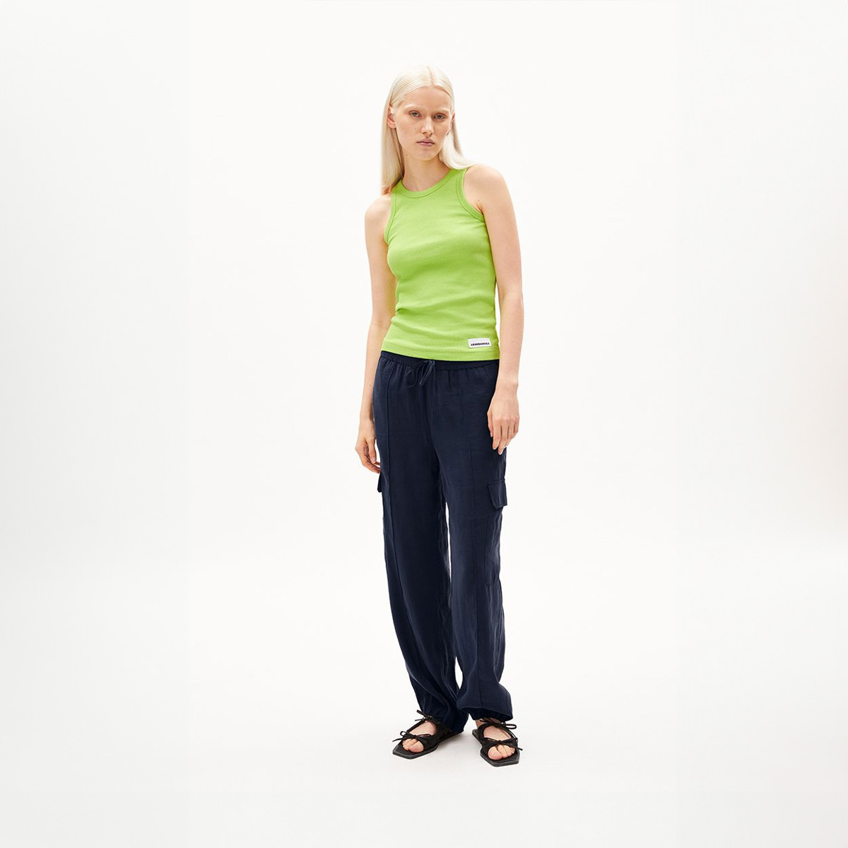 ARMEDANGELS Taraanehaa Cargohose Damen AA_30006051-1237_TARAANEHAA_black_05
