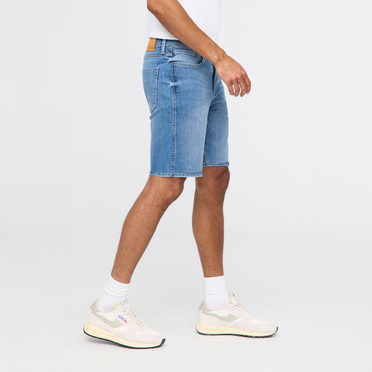 DUER Performance Jeans Shorts Herren Kurze Hose, Person, Hosen, Schuh, Sneaker