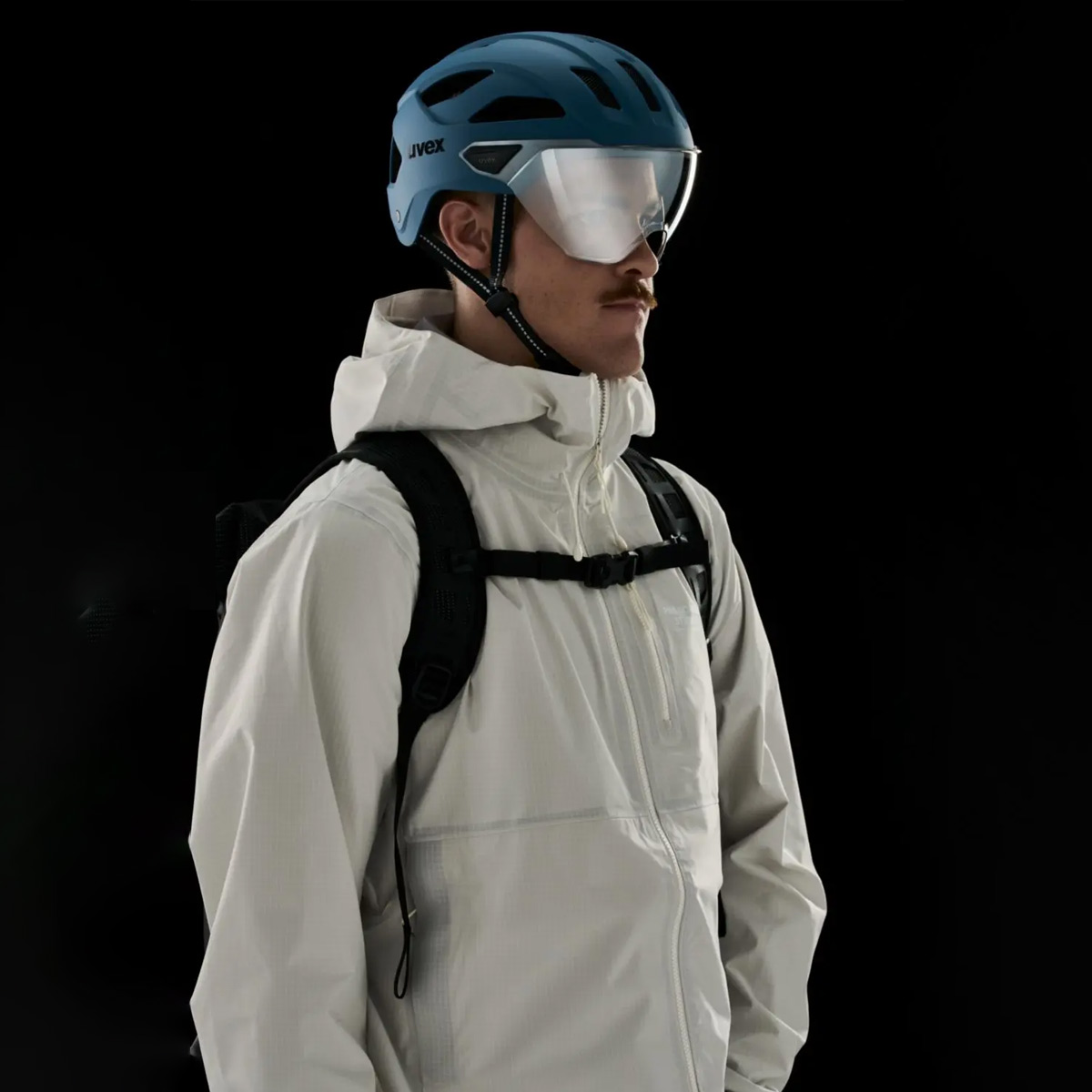 uvex stride visor Helm mit Visier Unisex blue matt blau am Model 