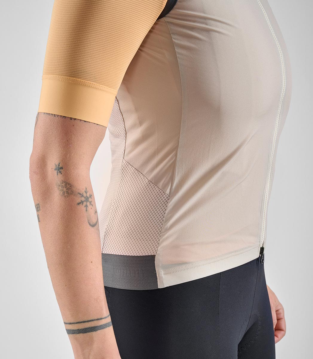 PEdALED Element Airtastic Windweste Damen PEdALED_W_ELEMENT_WINDPROOF_VEST_BEIGE_07, Arm, Körperteil, Person, Kleidung, Ärmel